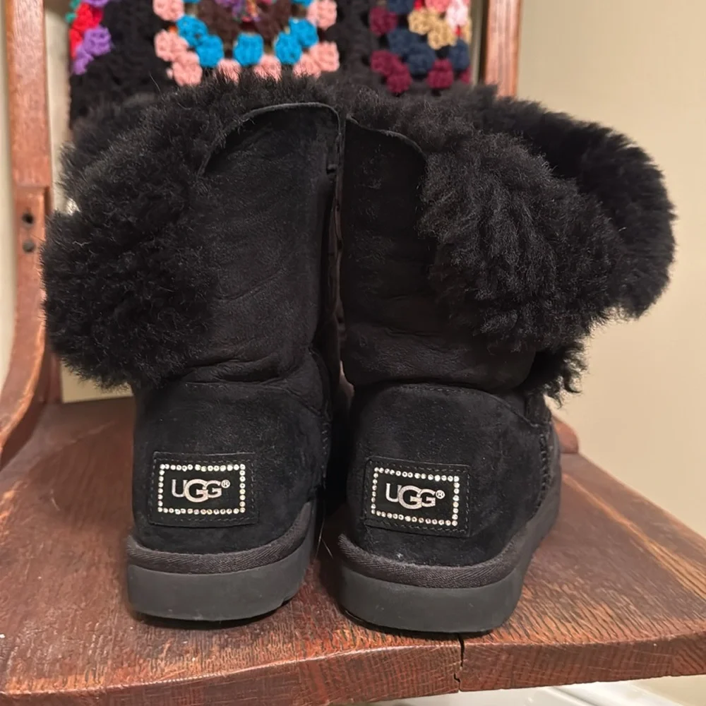 UGG Women’s Bailey Button Bling Size 8 Black - Picture 4 of 5